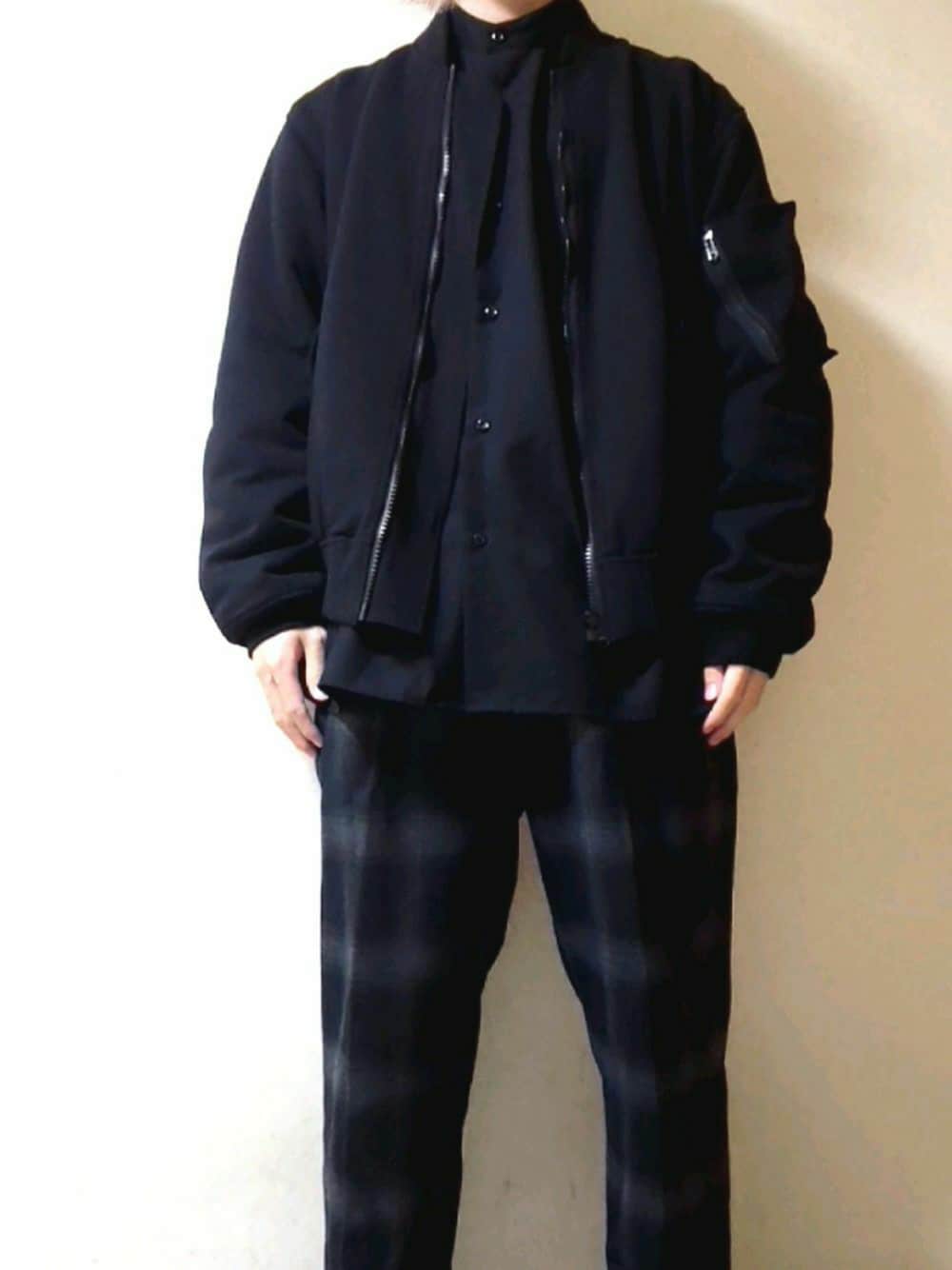 「オトナカジュアル、大人コーデ、N.HOOLYWOOD、HARE、オールブラック、チェックパンツ、MA-1、ノーカラーシャツ、おしゃれさんと繋がりたい、フォローミー」｜「N.HOOLYWOODの●N.HOOLYWOOD / MA-1（ブルゾン、ブラック系）」を使った、UNREALさん（メンズ・167cm）の冬コーディネートの1枚目の写真