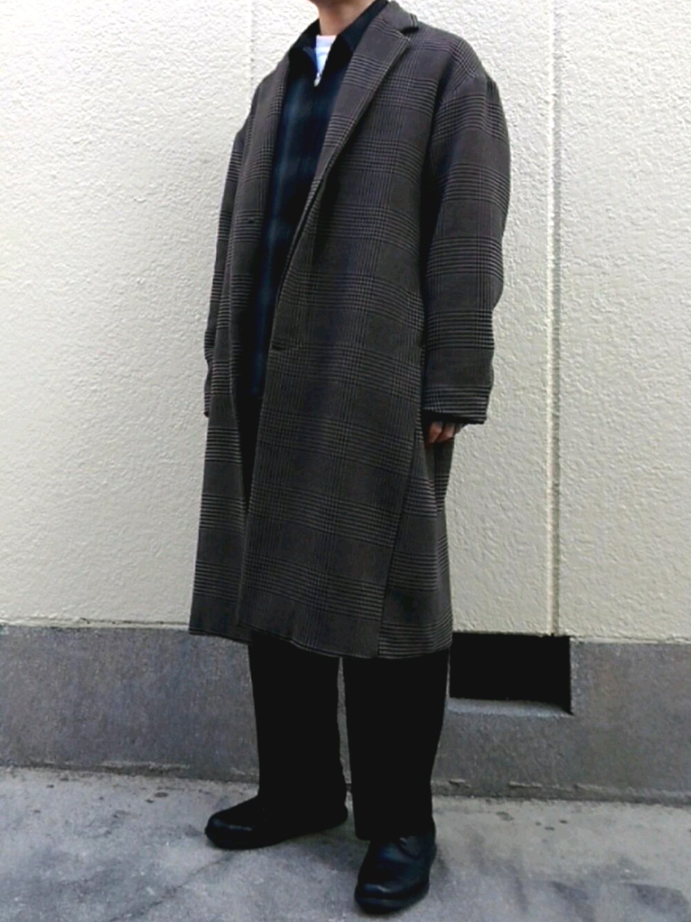 「チェック、チェックコーデ、チェックコート、KOE、N.HOOLYWOOD、COLE HAAN(COLE HAAN)、冬コーデ、チェックonチェック、おしゃれさんと繋がりたい、ブラウンコーデ」｜「koeの先染チェスターコート（ダウンジャケット/コート、ブラウン系）」を使った、UNREALさん（メンズ・167cm）の冬コーディネートの1枚目の写真