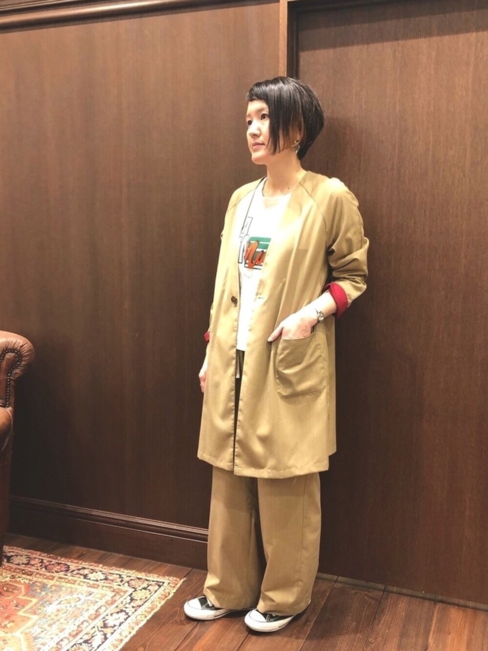 「オトナカジュアル、セットアップ、ベージュ、春コーデ、ラフ、ノーカラーコート、Tシャツ、ワイドパンツ、ワントーンコーデ、スニーカー」｜「FIL DE FERのシレー加工 ノーカラーコート（ノーカラーコート、ベージュ系）」を使った、kaji.さん（レディース・163cm）の春コーディネートの1枚目の写真