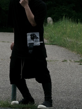 「DRKSHDW by RICK OWENS（ダークシャドウ バイ リックオウエンス）のアイテム（Tシャツ/カットソー）」を使った、detさん（メンズ・166cm）の春コーディネート