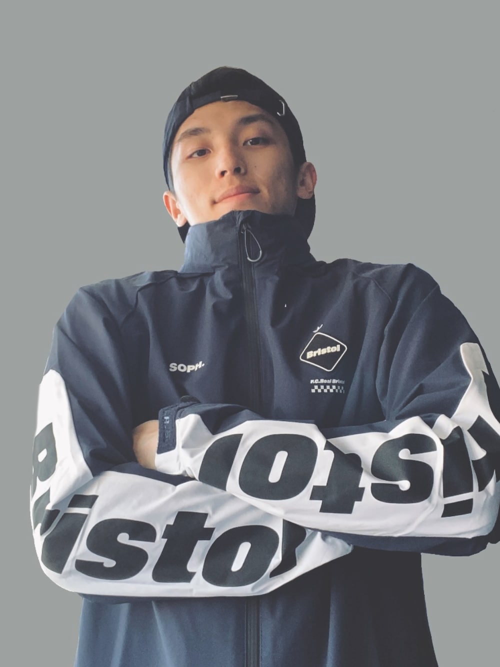 ナイロンジャケットを使った「F.C.Real Bristol」の人気