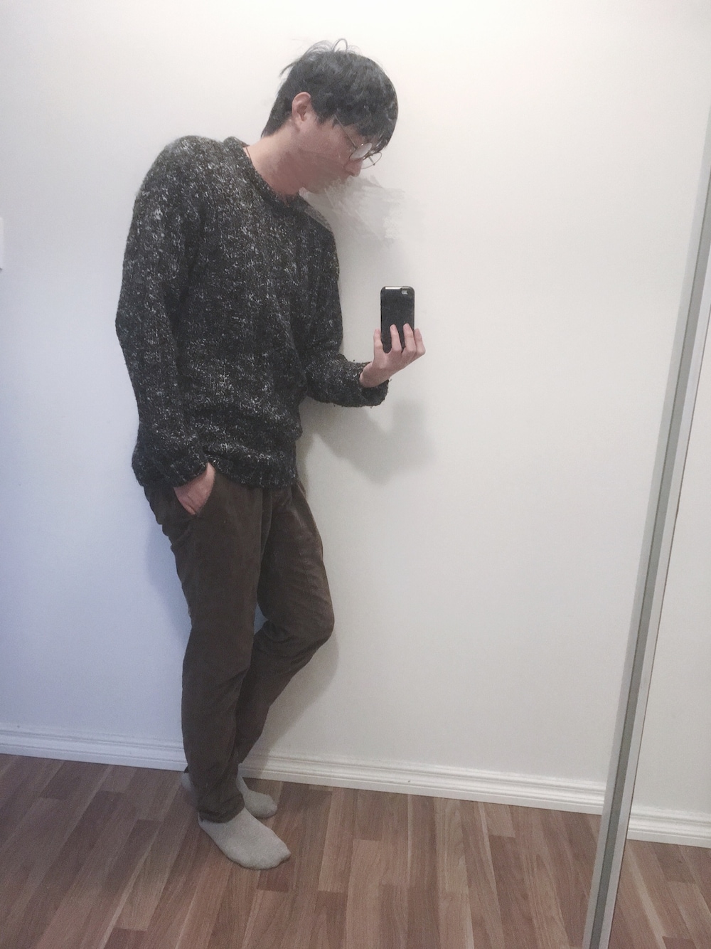 「Import & Selectのアイテム（ニット/セーター、グレー系）」を使った、実乃さん（メンズ・180cm）の秋コーディネートの1枚目の写真