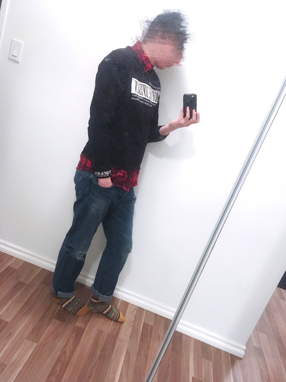 「GUのアイテム（デニムパンツ、ブルー系）」を使った、実乃さん（メンズ・180cm）の秋コーディネートの1枚目の写真