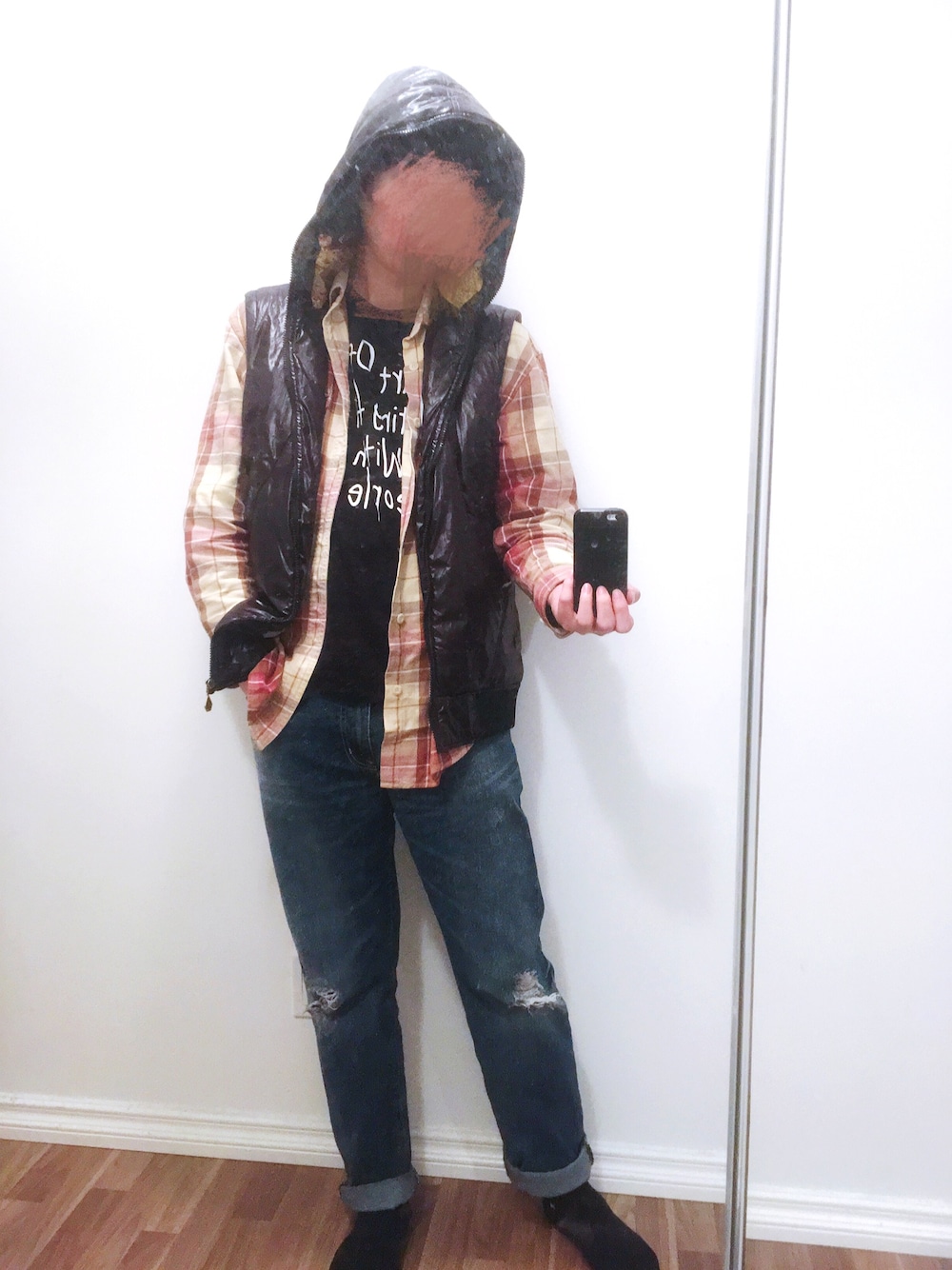 「Levi'sのアイテム（シャツ/ブラウス、ブラウン系）」を使った、実乃さん（メンズ・180cm）の秋コーディネートの1枚目の写真