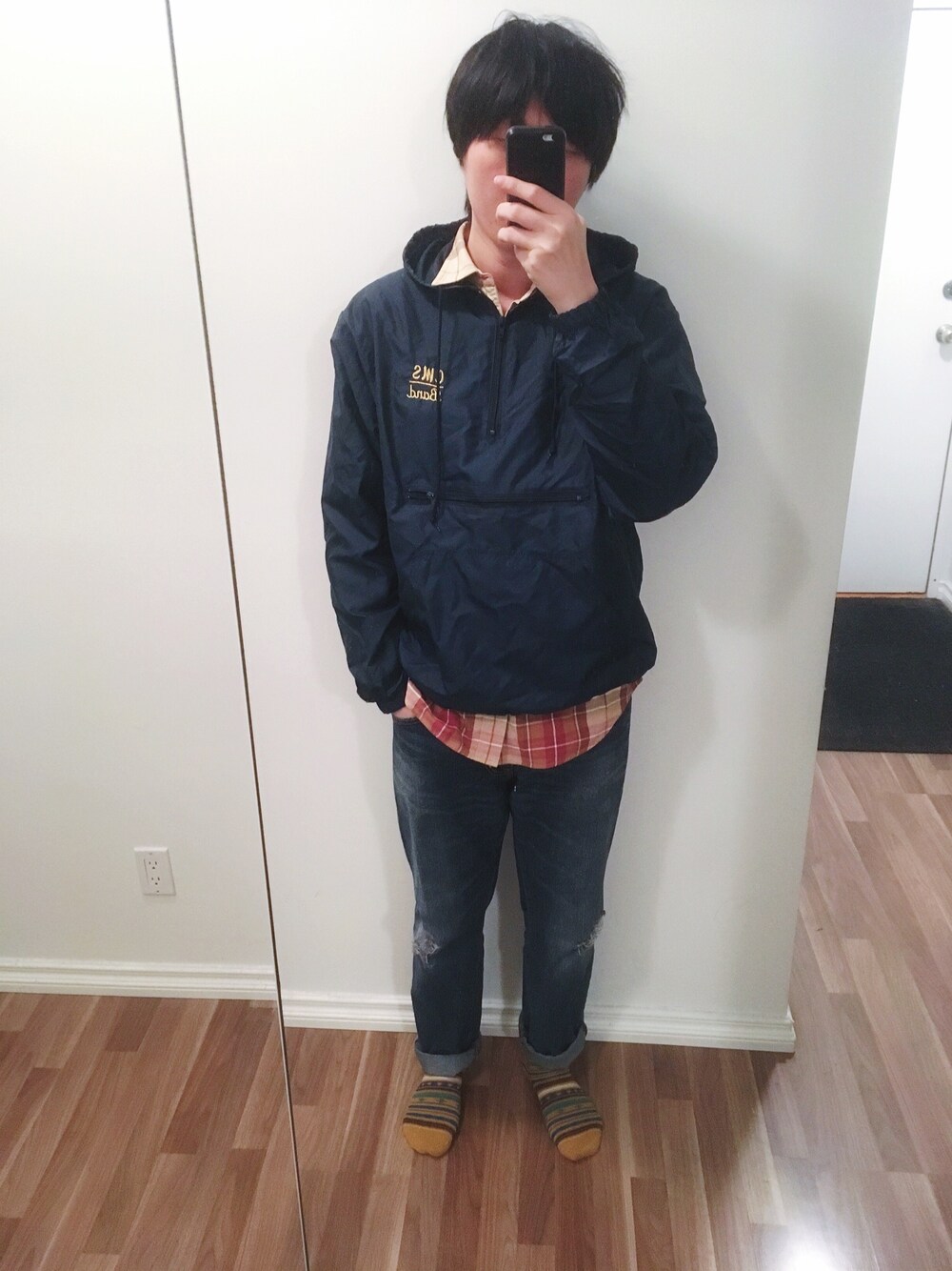 「GUのアイテム（デニムパンツ、ブルー系）」を使った、実乃さん（メンズ・180cm）の秋コーディネートの1枚目の写真