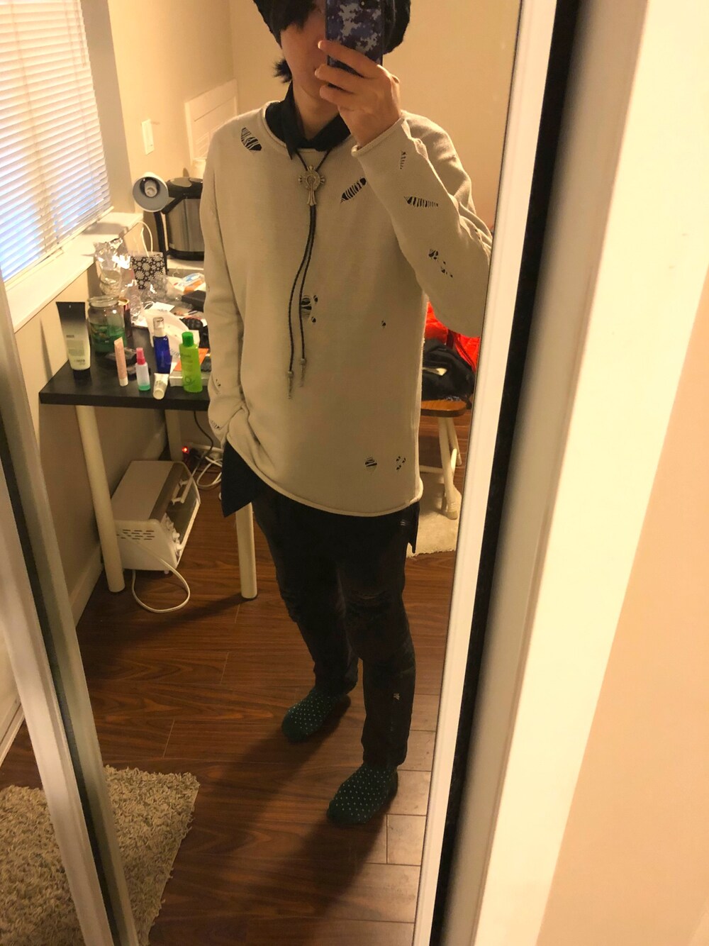 「FOREVER 21のアイテム（ニット/セーター、ベージュ系）」を使った、実乃さん（メンズ・180cm）の冬コーディネートの1枚目の写真