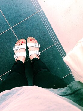 「BIRKENSTOCK（ビルケンシュトック）のアイテム（サンダル、ホワイト系）」を使った、kao1102さん（レディース・153cm）の夏コーディネート
