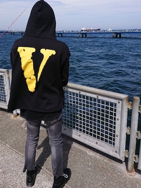 「VLONEのアイテム（パーカー、ブラック系）」を使った、suさん（メンズ・168cm）の春コーディネート
