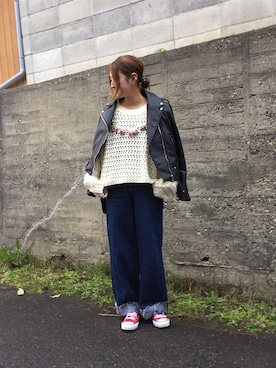 「赤コンバース」｜「アイテム（ライダースジャケット）」を使った、IYOさん（レディース・159cm）の冬コーディネート