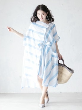「ブルー x ホワイト」｜「アイテム（ワンピース/ドレス）」を使った、CAWAIIスタッフさん（レディース・155cm）の春コーディネート