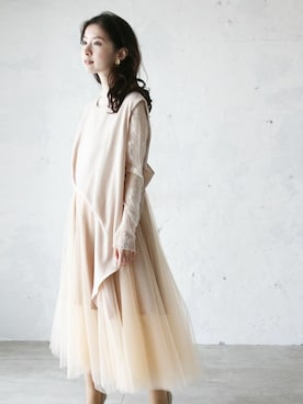 しっぽドレープとチュールスカートワンピース ベージュ 上品な大人かわいいドレスを使った人気ファッションコーディネート Wear