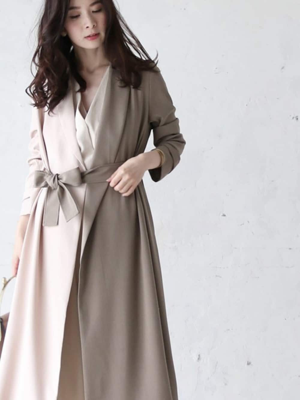 グリーン系のその他アウターを着用したレディースの夏コーディネートの1枚目の写真