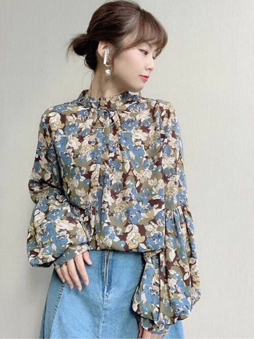 大人のシックな花柄ポワン袖ブラウストップス（シャツ/ブラウス