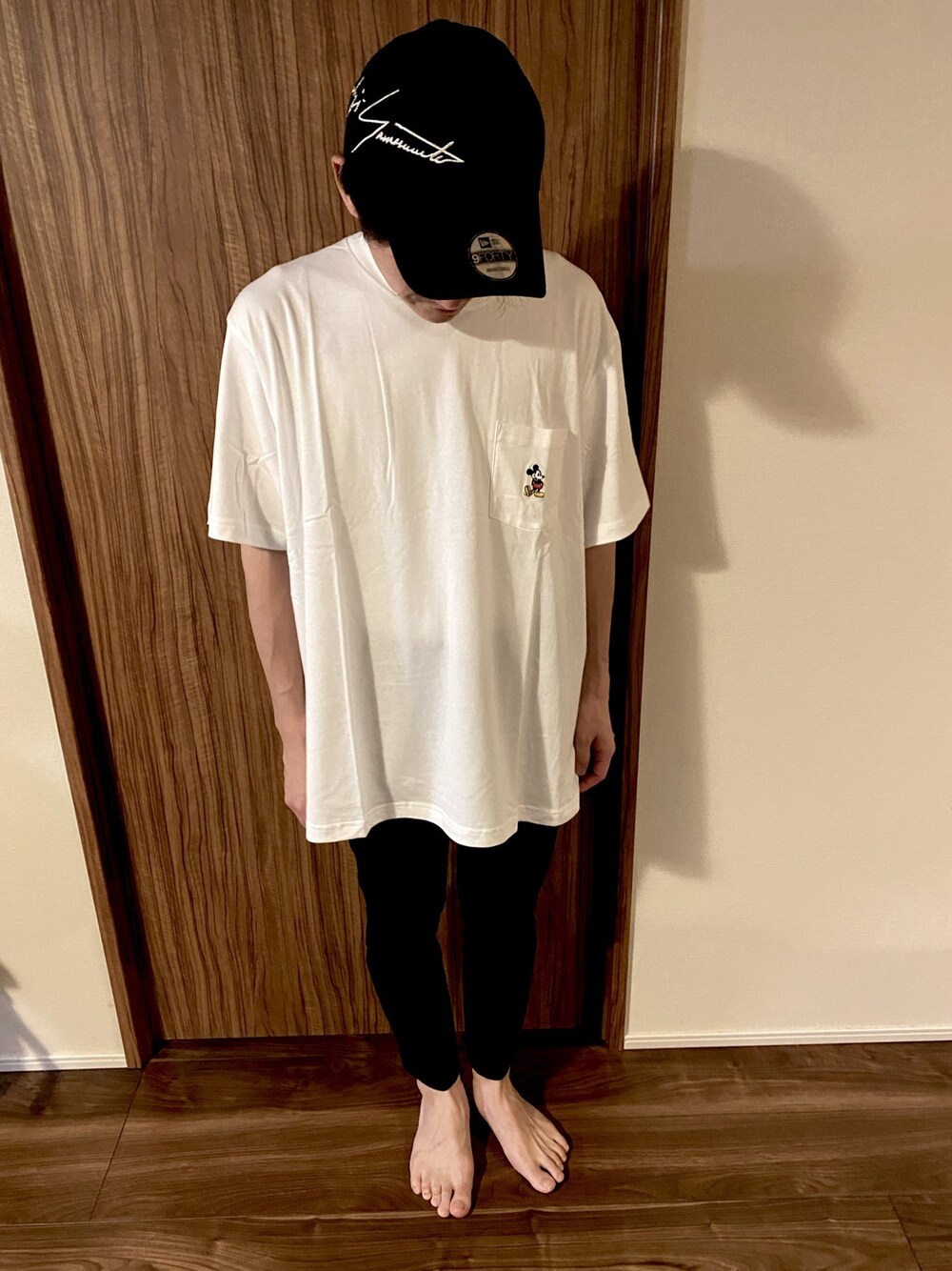 「おうちファッション、モノトーン、リラックススタイル、ビッグシルエット」｜「Yohji YamamotoのYohjiYamamotoxNewEra/ヨウジヤマモト×ニューエラ/940VS YY SIDE LOGO/9FORTY Yohji Yamamoto SS20 シグネチャーロゴ ライトサイド ブラック/HN-H87-864-1（キャップ、ブラック系）」を使った、kaz [フォロバします]さん（メンズ・165cm）の春コーディネートの1枚目の写真
