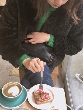 「カフェ巡り」｜「アイテム（その他アウター）」を使った、shinaさん（レディース・164cm）の冬コーディネート