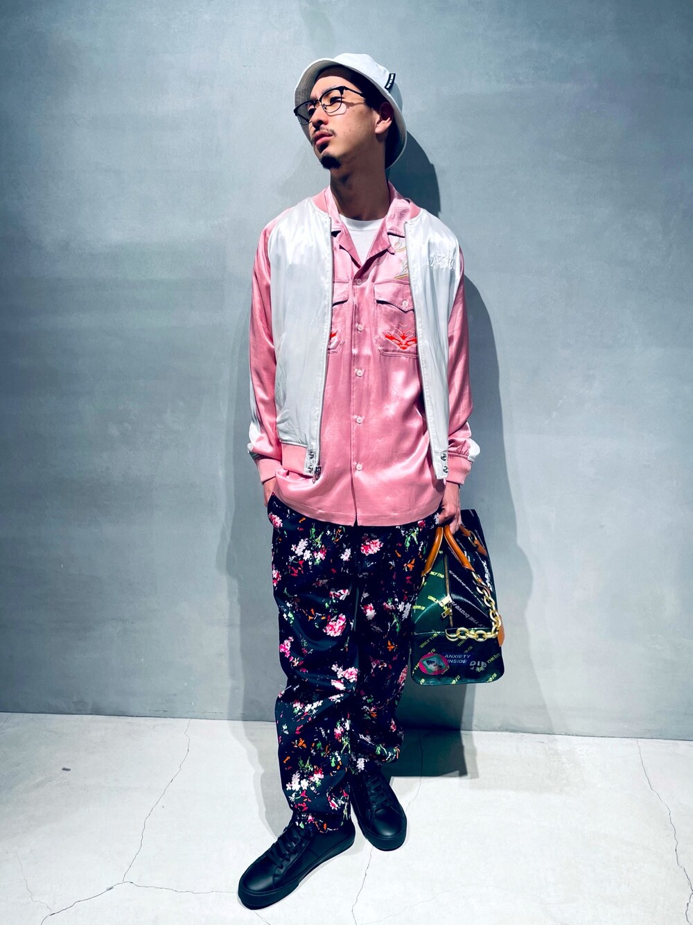 「ディーゼル、Diesel、スカジャン、ピンク、ガラパン、はるコーデ」｜「DIESELのアイテム（シャツ/ブラウス、ピンク系）」を使った、takutoさん（メンズ・169cm）の春コーディネートの1枚目の写真