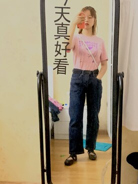 「Levi's（リーバイス）のアイテム（デニムパンツ、ブルー系）」を使った、花家飘飘丸ooooさん（レディース）の夏コーディネート