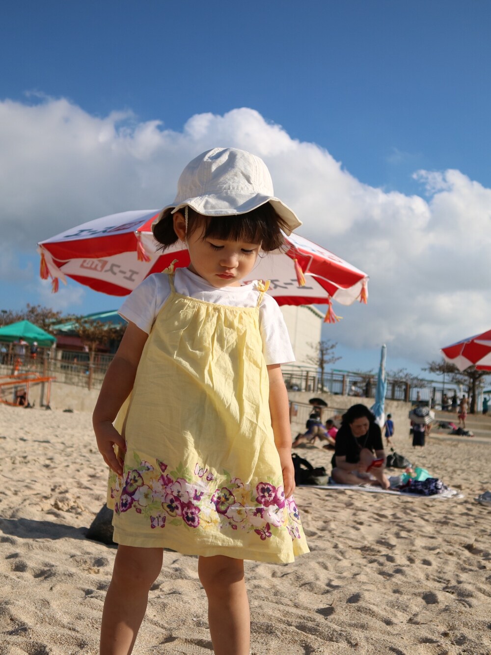 「女の子、沖縄、夏コーデ、お気に入り」｜「COMME CA ISMのアイテム（ハット、ホワイト系）」を使った、みやぴさん（キッズ・90cm）の秋コーディネートの1枚目の写真
