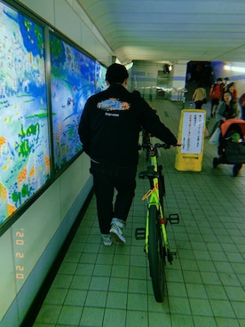 「ストリート系」｜「アイテム（スリッポン）」を使った、coさん（メンズ・174cm）の冬コーディネート