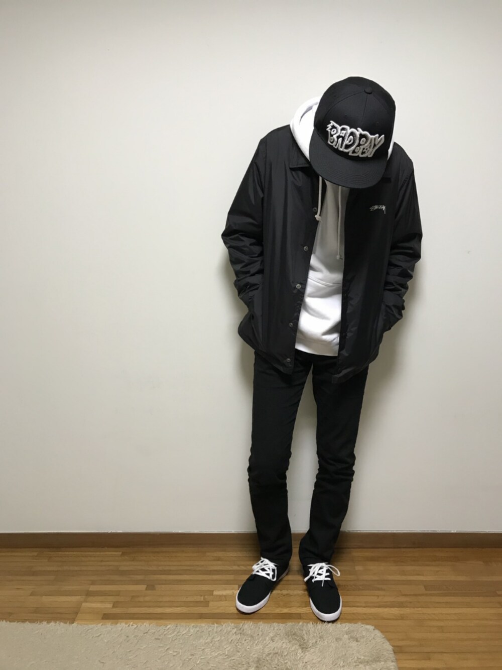 「stussy、LACOSTE、street、休日スタイル、カジュアル、ootd、casual」｜「STUSSYのYin Yang App Hood（パーカー、ホワイト系）」を使った、かつゆきさん（メンズ・172cm）の春コーディネートの1枚目の写真