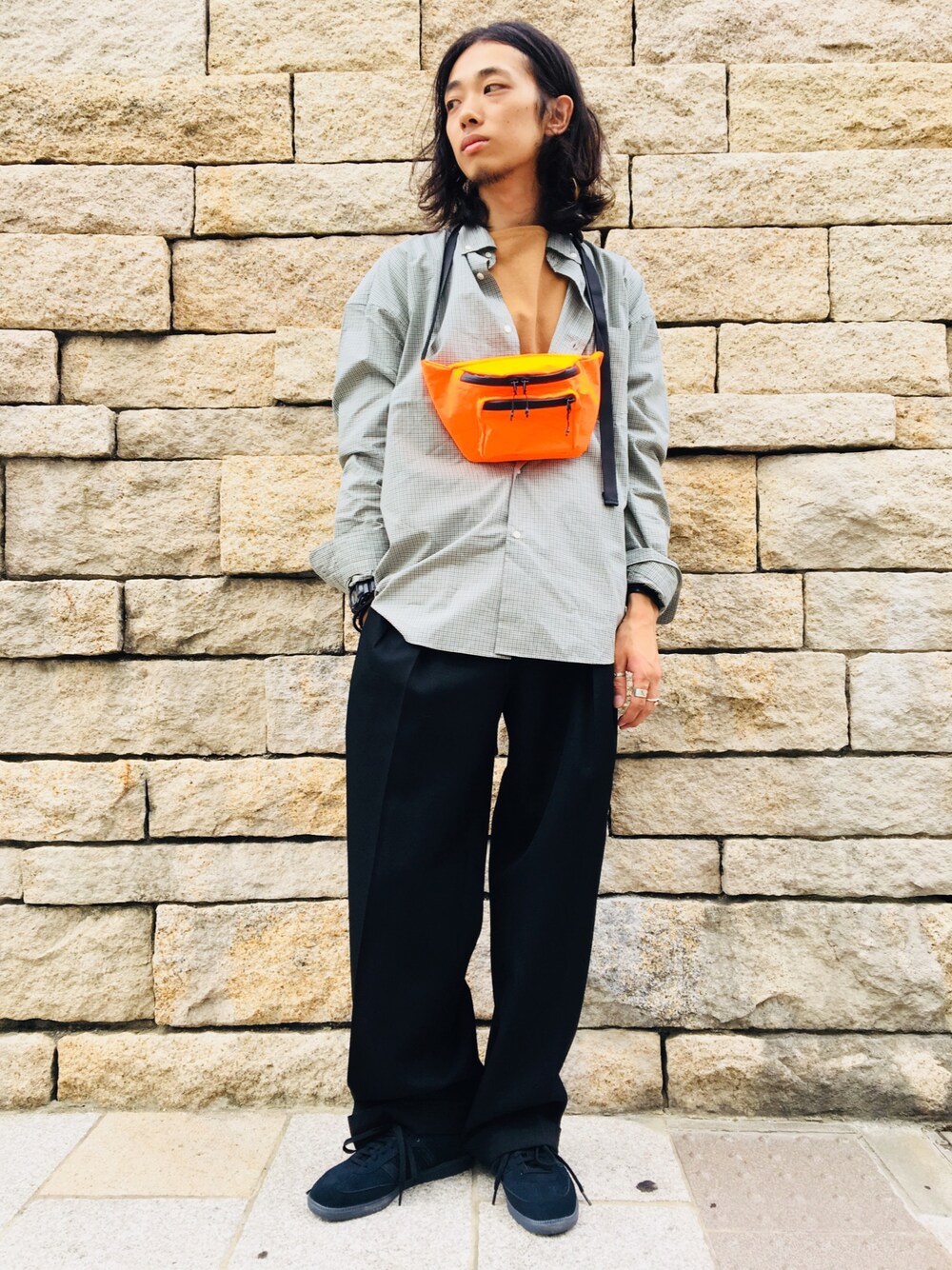 「URBAN RESEARCH、zubon、adidas、samba、BURLAP OUTFITTER、チェックシャツ、チェック、ワイドパンツ、スニーカー、ウエストポーチ」｜「URBAN RESEARCHのプレーンボタンダウンオーバーシャツ（シャツ/ブラウス、グリーン系）」を使った、UR_SkmK.さん（メンズ・167cm）の夏コーディネートの1枚目の写真