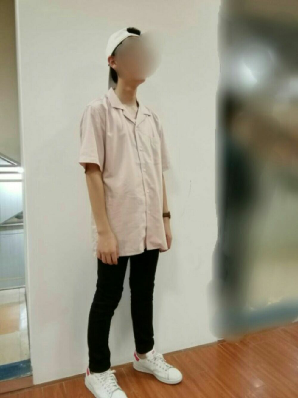 「Right onのアイテム（シャツ/ブラウス、ピンク系）」を使った、莉久(riku)さん（メンズ・163cm）の夏コーディネートの1枚目の写真