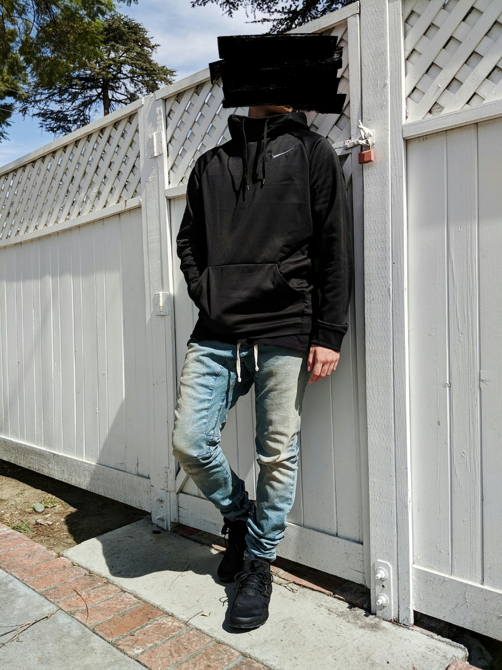 「black、casual、simple、menswear、spring、NIKE、blue、sporty、fashion、outfit」｜「NIKEのアイテム（マウンテンパーカー、ブラック系）」を使った、Origamiさん（メンズ・173cm）の春コーディネートの1枚目の写真