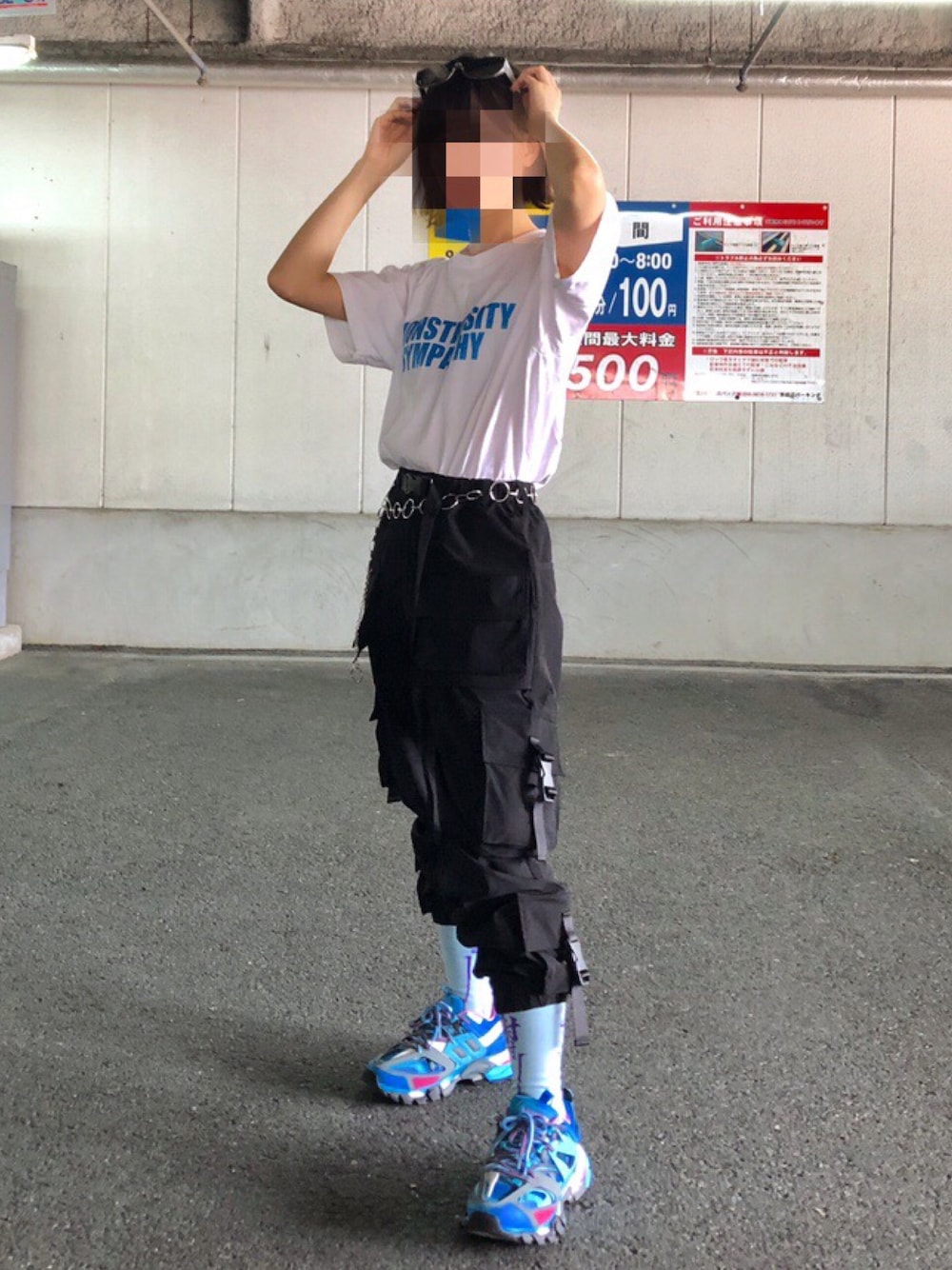 「カーゴパンツ、BALENCIAGA、夏、sheisheicoltd」｜「livertine ageのアイテム（Tシャツ/カットソー、ホワイト系）」を使った、ゆきぼうさん（レディース・160cm）の夏コーディネートの1枚目の写真