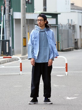 「NEONSIGN（ネオンサイン）のアイテム（トップス）」を使った、ロイド・エフダブリューさん（メンズ・176cm）の春コーディネート