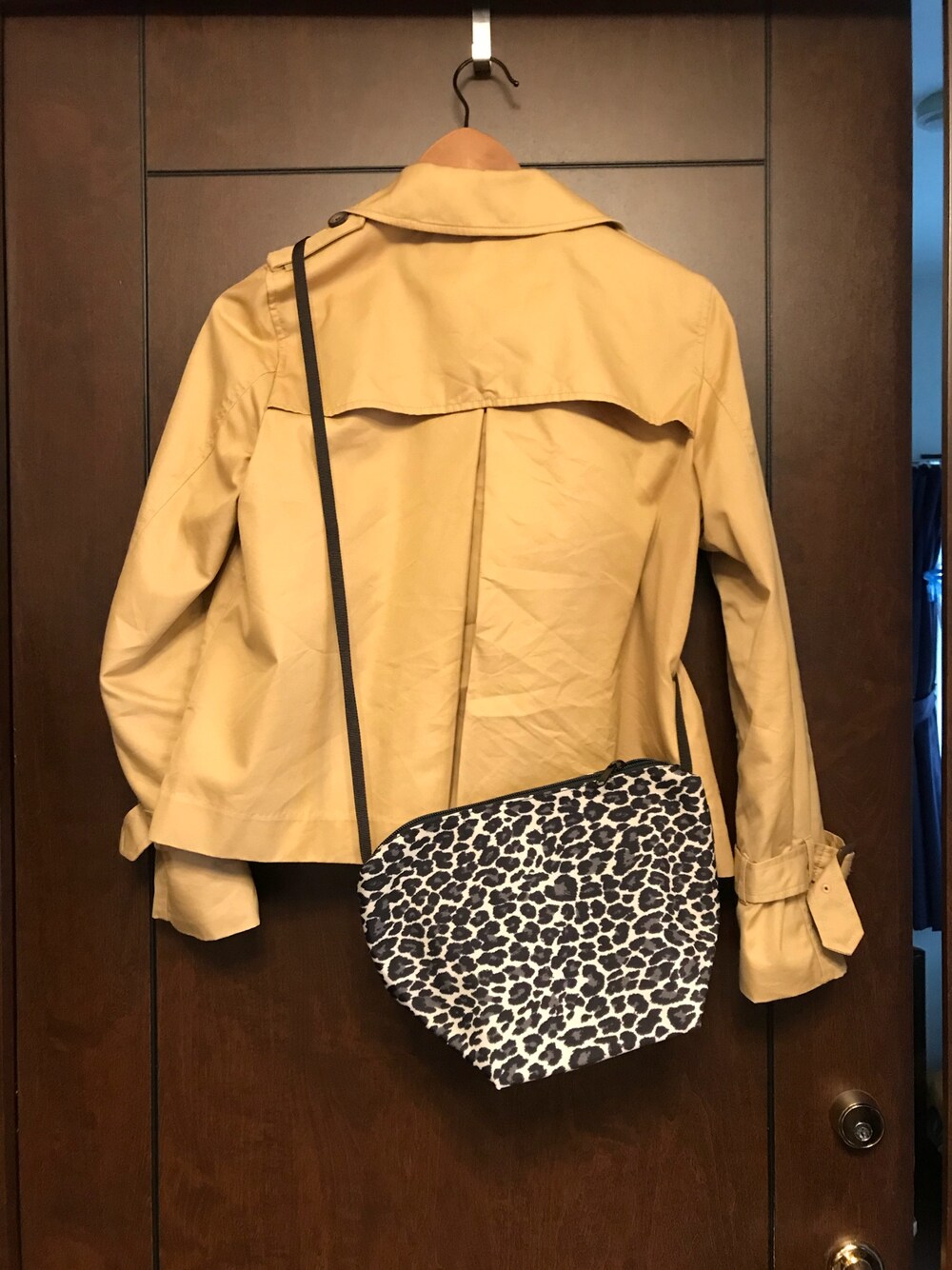 「きれいめカジュアル、大人コーデ、秋コーデ、パンサー、エルベシャプリエ、ポシェット、シンプル、秋服準備はじめました、カジュアル」｜「ROPE' PICNICの【WEB限定42サイズ】ギャバショートトレンチコート（トレンチコート、ベージュ系）」を使った、nachuさん（レディース・158cm）の秋コーディネートの1枚目の写真