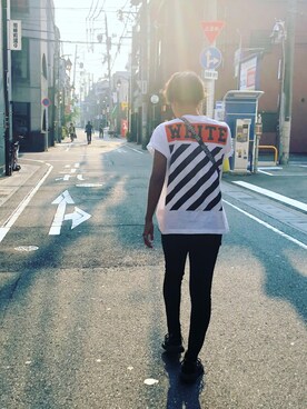 「off white（オフホワイト）のアイテム（Tシャツ/カットソー、ホワイト系）」を使った、たいちさん（メンズ・176cm）の秋コーディネート
