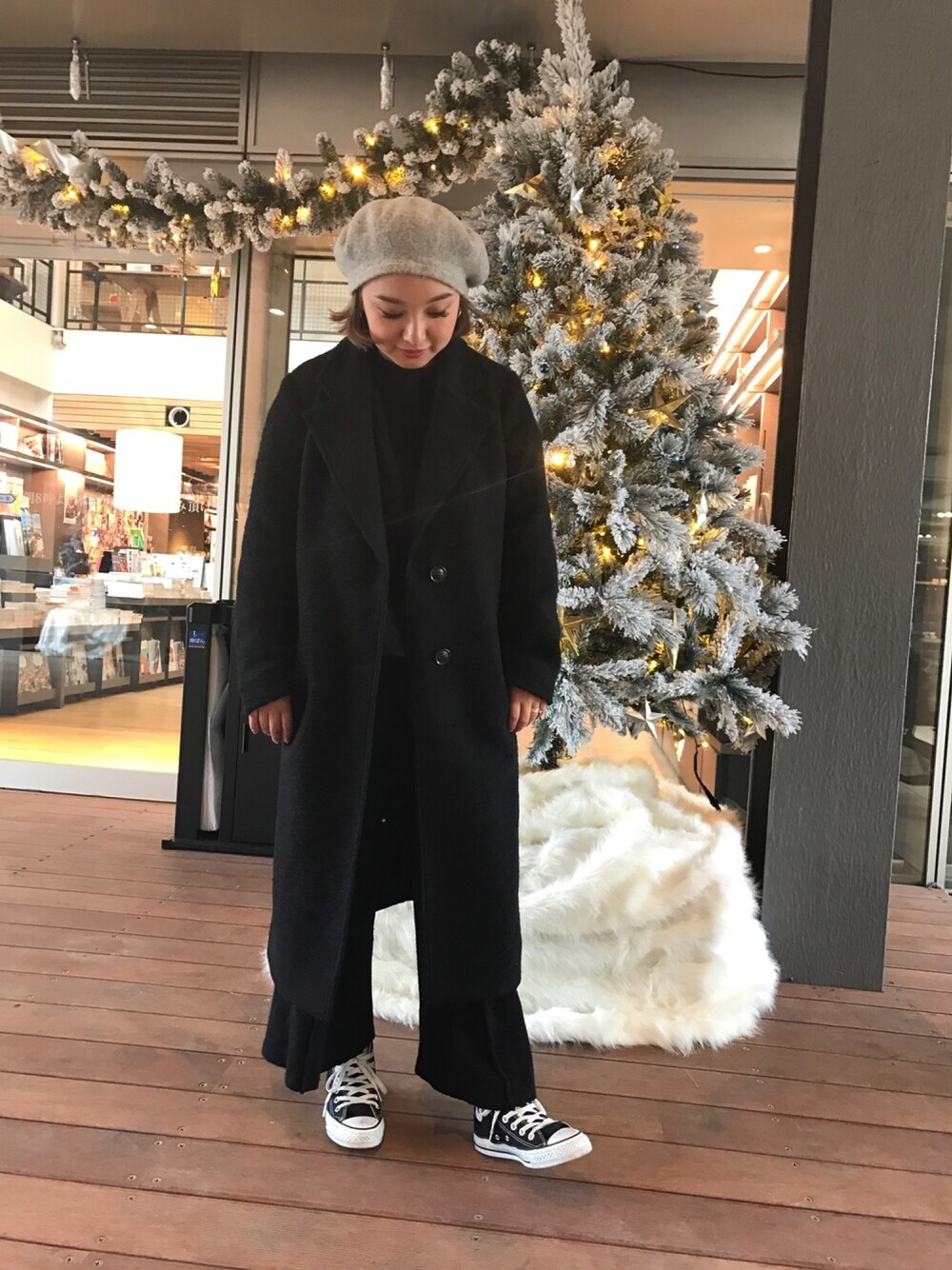 「moussy、マウジー、コンバース、ママコーデ、ママファッション」｜「CONVERSEのアイテム（スニーカー、ブラック系）」を使った、ANNAさん（レディース・156cm）の冬コーディネートの1枚目の写真