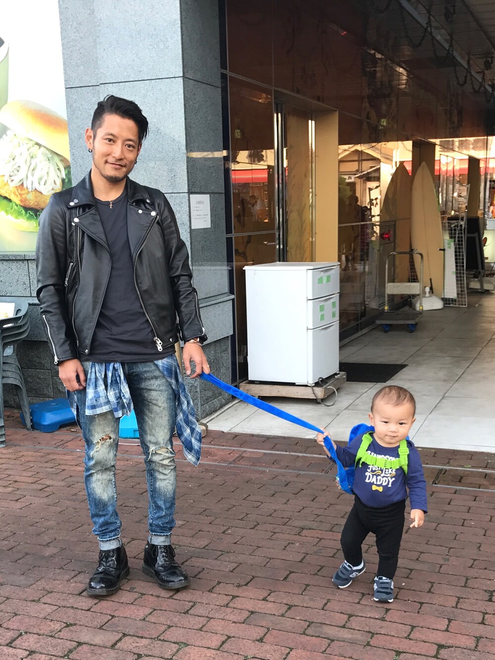 「親子コーデ、リンクコーデ、パパコーデ、ライタースジャケット、レザージャケット、GAPbaby、GAP、H&M、VONZIPPER、シャツスタイル」｜「URBAN RESEARCH Sonny LabelのSEVESKIG　別注GOAT SKIN S-RIDERS JACKET（ライダースジャケット、ブラック系）」を使った、ANNAさん（レディース・156cm）の冬コーディネートの1枚目の写真