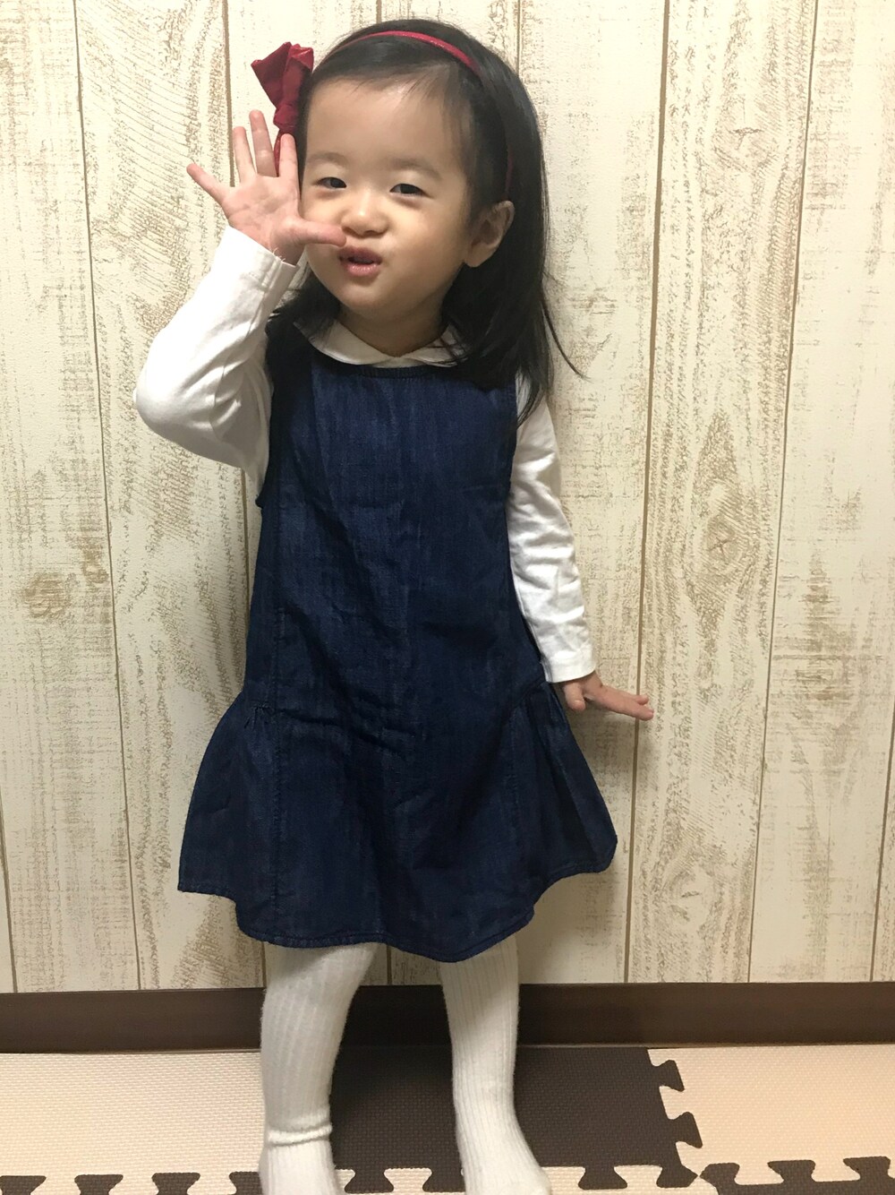 「女の子コーデ、シンプルコーデ、キッズファッション、プチプラ、1歳、GAP、kids」｜「GAPのアイテム（ジャンパースカート、ブルー系）」を使った、セナままさん（キッズ・80cm）の秋コーディネートの1枚目の写真