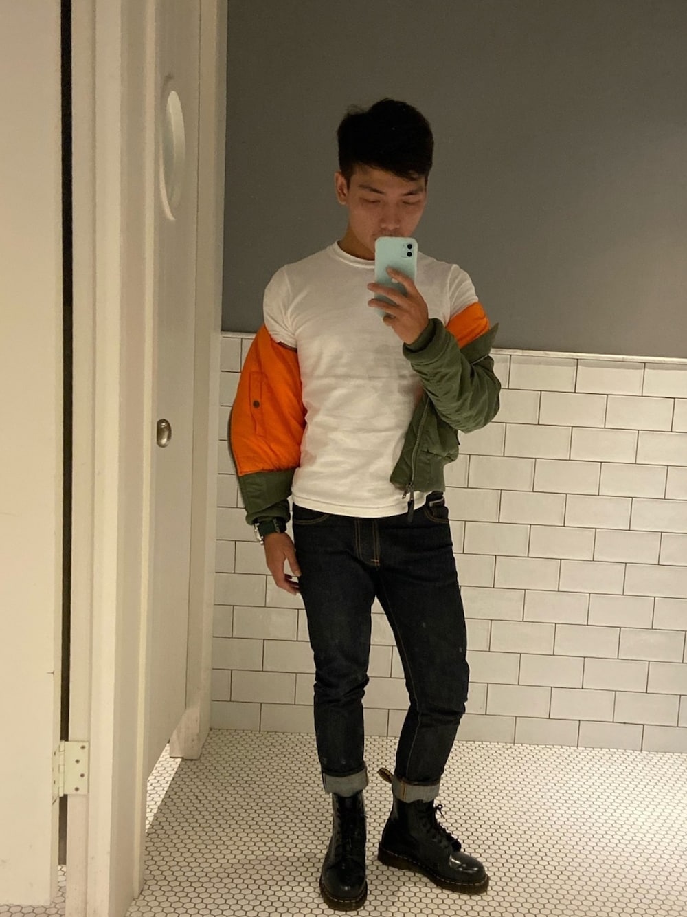 「army green、army、MA-1、sagegreen、Nudie jeans、lean dean」｜「GILDANのアイテム（Tシャツ/カットソー、ホワイト系）」を使った、fail4wearさん（メンズ・168cm）の秋コーディネートの1枚目の写真
