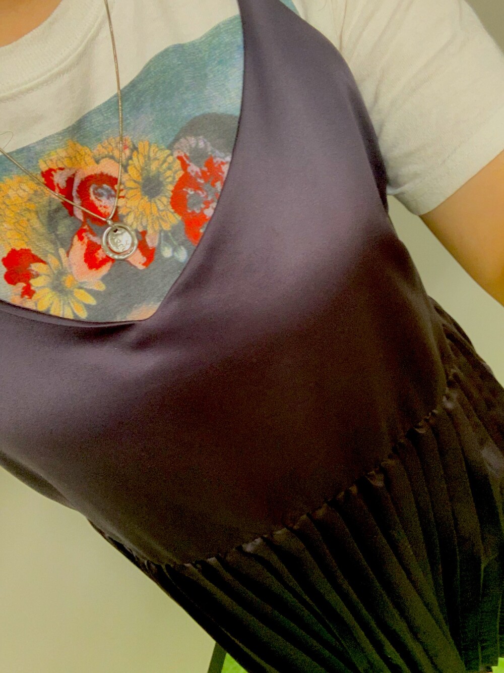 「haco!、BEAMS BOY、freada」｜「haco!の＜高橋愛さんコラボ＞ラブ＆ピースプロジェクト　ヴィンテージライクサテンのプリーツキャミワンピース（ワンピース、グレー系）」を使った、@ちゃんさん（レディース・160cm）の夏コーディネートの1枚目の写真