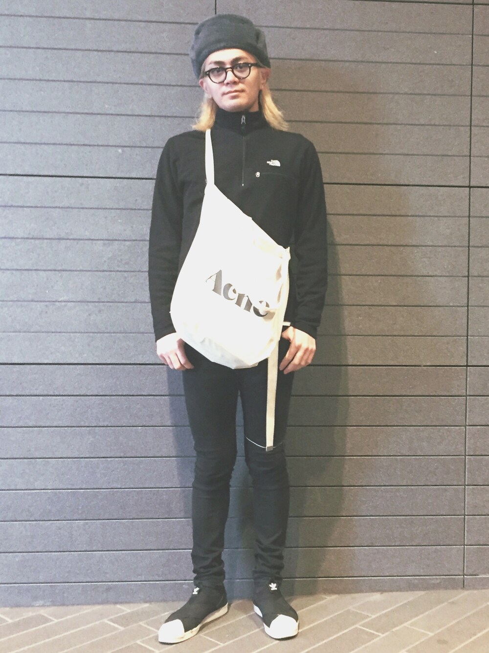 「ブラック、スニーカー、アディダス、古着MIX、冬」｜「THE NORTH FACEのアイテム（ジャケット/アウター、ブラック系）」を使った、masataka satoさん（メンズ・178cm）の冬コーディネートの1枚目の写真