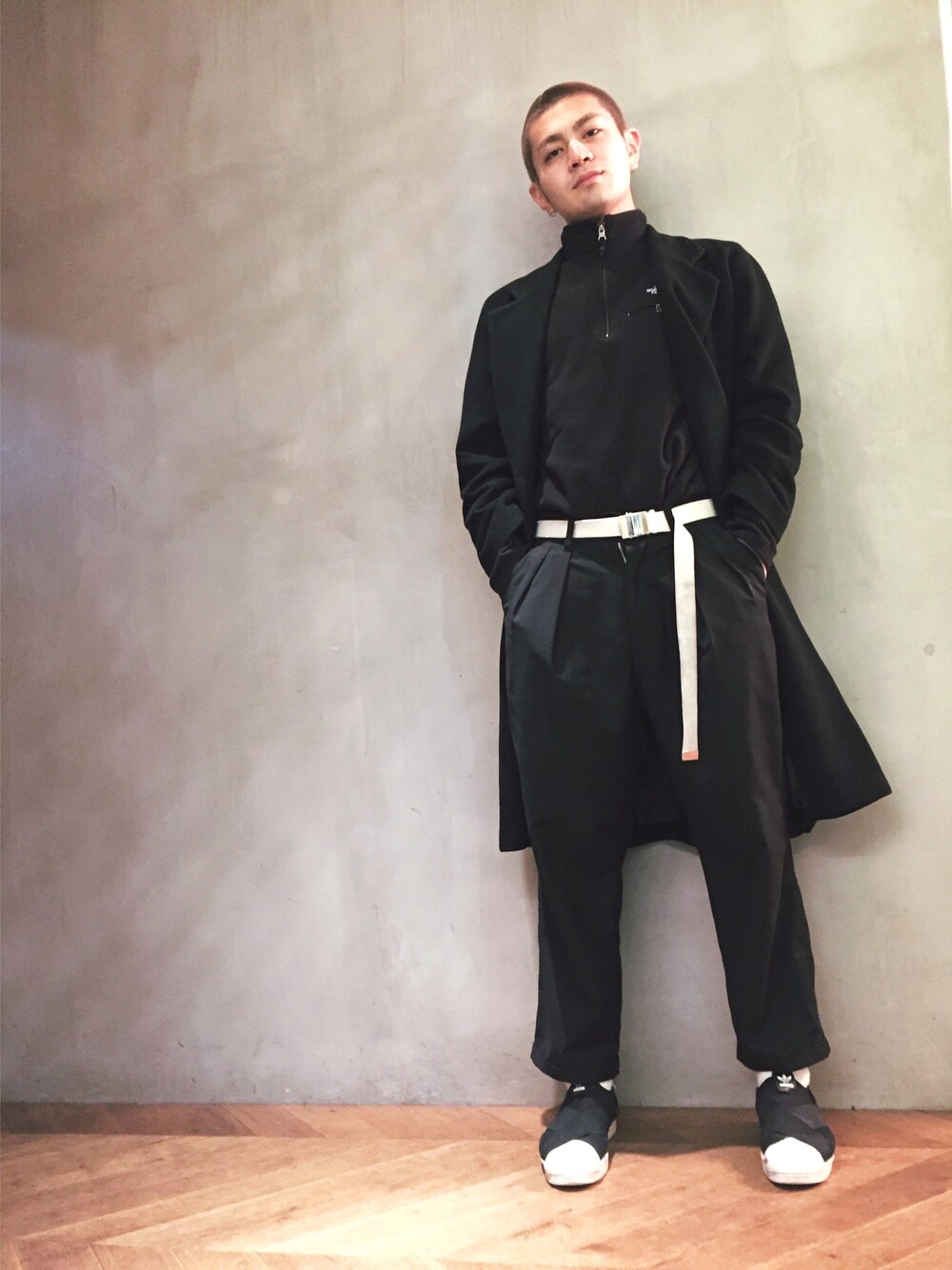 「ブラックコーデ、黒、学生コーデ、坊主」｜「THE NORTH FACEのアイテム（トップス、ブラック系）」を使った、masataka satoさん（メンズ・178cm）の春コーディネートの1枚目の写真