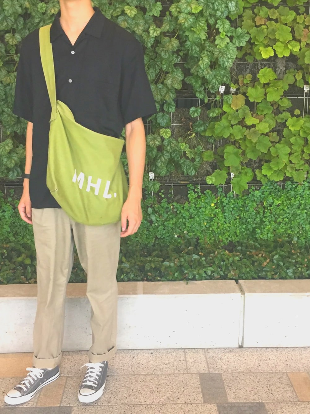 「東京駅、大学生、キレイめコーデ、チープカシオ、MHL.、古着」｜「MHL.のHEAVY CANVAS（ショルダーバッグ、グリーン系）」を使った、yutaさん（メンズ・180cm）の夏コーディネートの1枚目の写真
