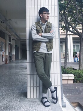 「plain-me（プレインミー）のアイテム（チノパンツ、グリーン系）」を使った、Yongさん（メンズ・180cm）の冬コーディネート