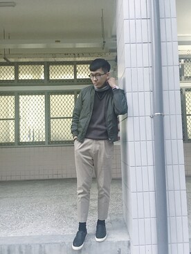 「plain-me（プレインミー）のアイテム（チノパンツ、ベージュ系）」を使った、Yongさん（メンズ・180cm）の冬コーディネート