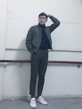 「plain-me（プレインミー）のアイテム（スラックス、グレー系）」を使った、Yongさん（メンズ・180cm）の冬コーディネート