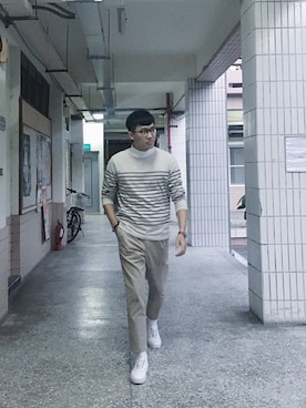 「UNIQLO（ユニクロ）のアイテム（Tシャツ/カットソー、ベージュ系）」を使った、Yongさん（メンズ・180cm）の冬コーディネート