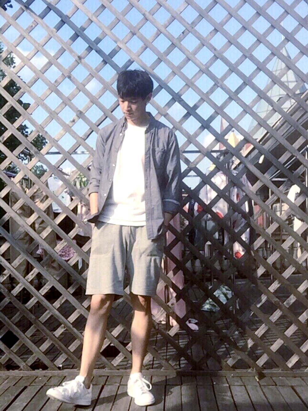 「ootd、夏、日系极简、休闲」｜「Levi'sのアイテム（シャツ/ブラウス、グレー系）」を使った、NICEさん（メンズ・183cm）の秋コーディネートの1枚目の写真