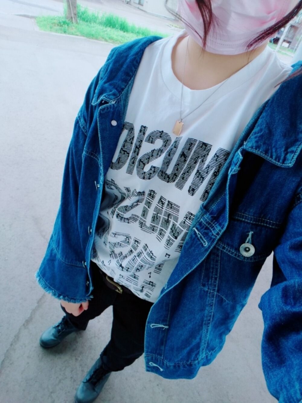 「マスク、Ｇジャン、厚底、かっこいい」｜「DesignTシャツ？のアイテム（Tシャツ/カットソー、ホワイト系）」を使った、ぴの。さん（レディース・151cm）の春コーディネートの1枚目の写真