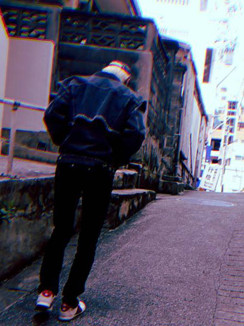 「JOHN LAWRENCE SULLIVANのDENIM LAYERED JACKET（デニムジャケット、ブラック系）」を使った、玲雄さん（メンズ・179cm）の秋コーディネートの1枚目の写真