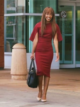 「business casual」｜「アイテム（ワンピース/ドレス）」を使った、Hannah Lauren Mojetさん（レディース・153cm）の冬コーディネート