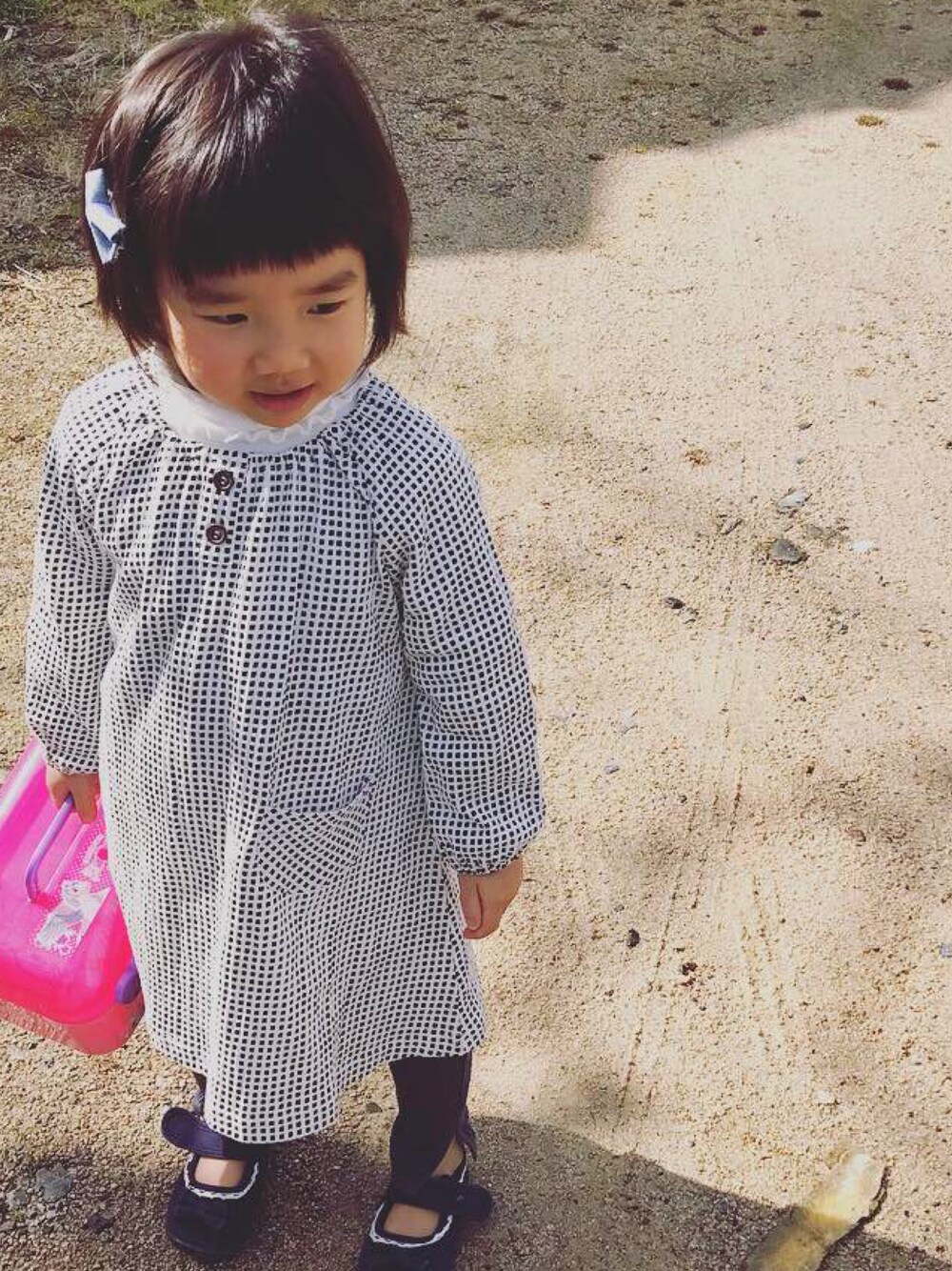 「キッズコーデ、女の子、3歳、ワンピース」｜「しまむらのアイテム（ワンピース、ホワイト系）」を使った、もっさんさん（レディース・152cm）の冬コーディネートの1枚目の写真