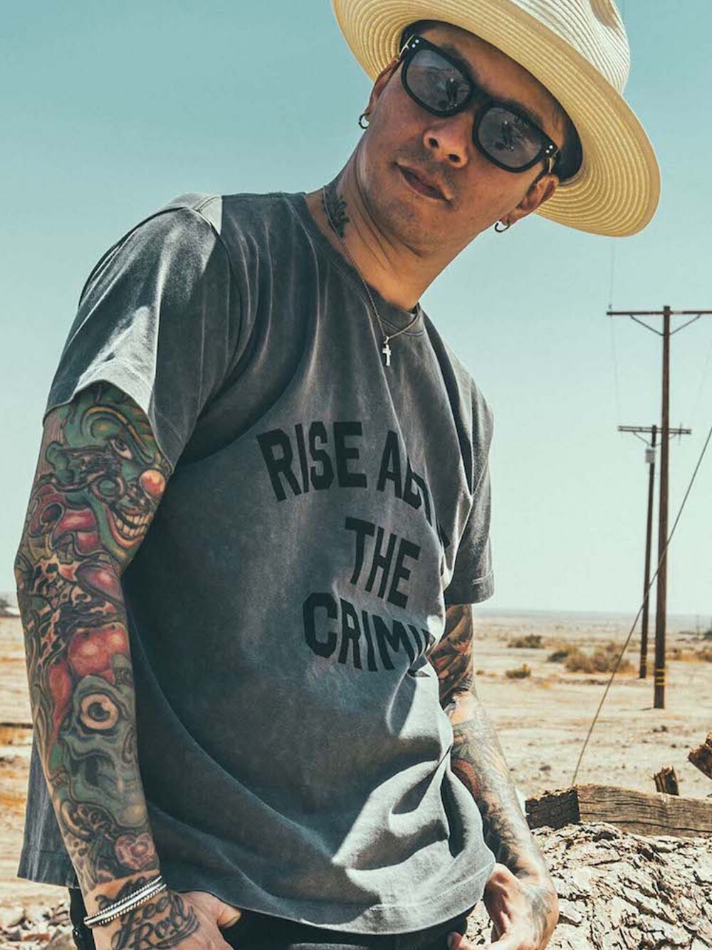 「Tシャツ、ヴィンテージライク、ピグメント、パナマハット、春夏コーデ、アメカジ」｜「CRIMIEのGENERAL THE ROPE BANGLE（バングル/リストバンド、シルバー系）」を使った、TAKE(GARDEN CREW)さん（メンズ・170cm）の春コーディネートの1枚目の写真