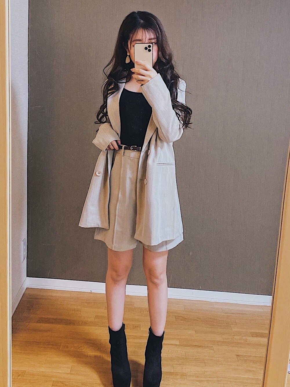 「春コーデ、カジュアルコーデ、セットアップ、ジャケット、zara、低身長、春アウター、ショートパンツ、ハーフパンツ、ベージュ」｜「ESPERANZAのESPERANZA(エスペランサ)プラットフォームチャンキーヒールショートブーツ（ブーツ、ブラック系）」を使った、mayaさん（レディース・149cm）の春コーディネートの1枚目の写真